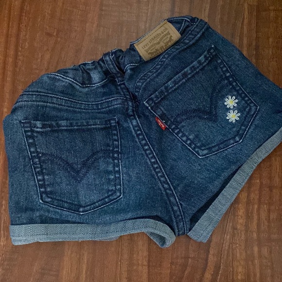 Levi’s Embroidered Daisy Denim Shorty Short - Picture 4 of 4